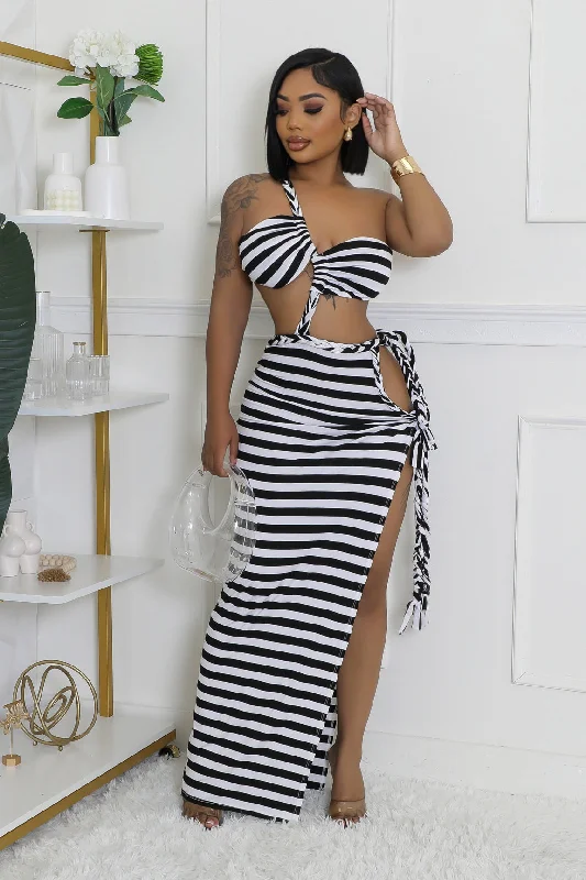 BLACK/WHITE