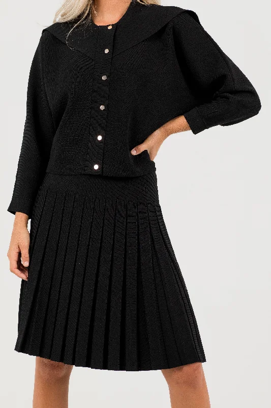 Adjustable Pleated Wonder Skirt In Black athletic skirt fit
