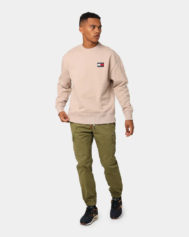 Tommy Jeans Tommy Badge Crewneck Soft Beige Stylish Relaxed Fit Skinny Jeans